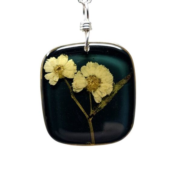 Jewelry - SHARI DIXON Pressed Flower Pendant Necklace Length 16-18" Silver Toned January